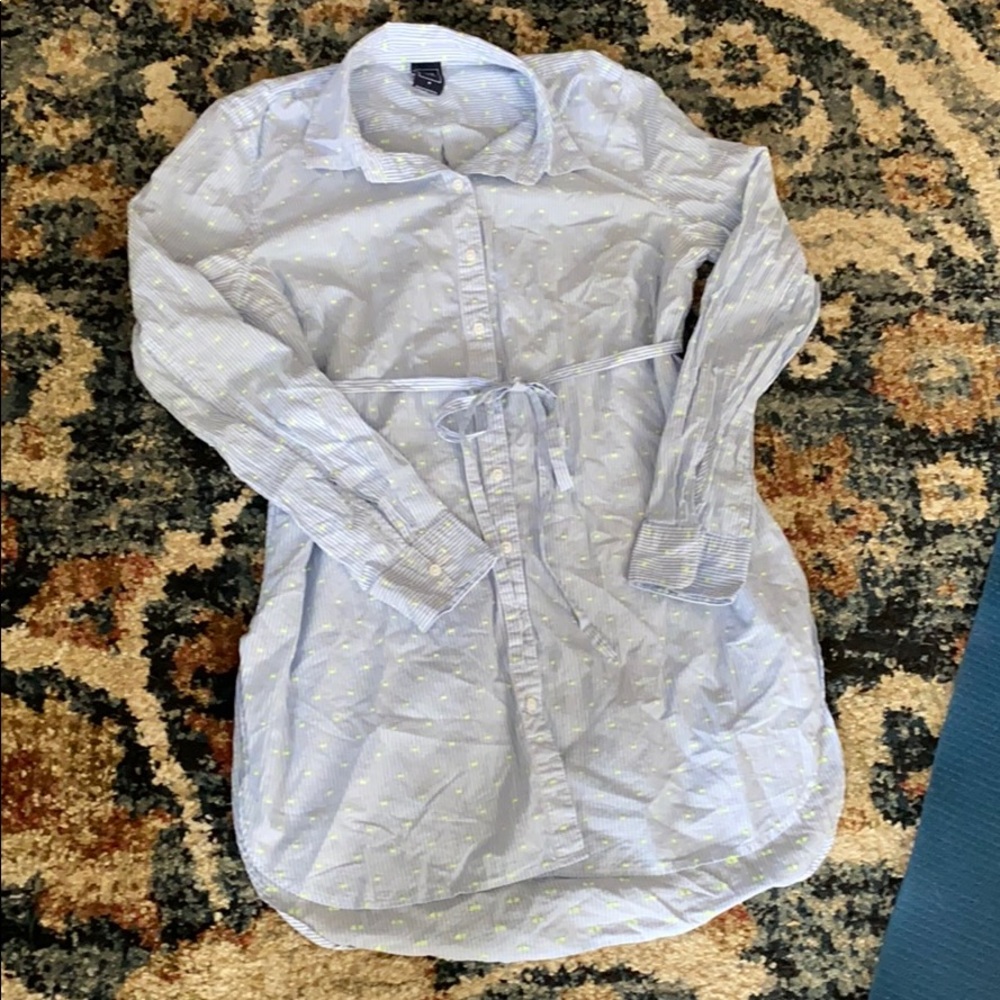 Gap maternity button down shirt